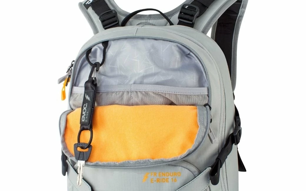 Sac EVOC FR Enduro E-Ride 16 Poche Baddder 2L Gris/Orange 3 Sac EVOC FR Enduro E-Ride 16 Poche Baddder 2L Gris/Orange – Image 3